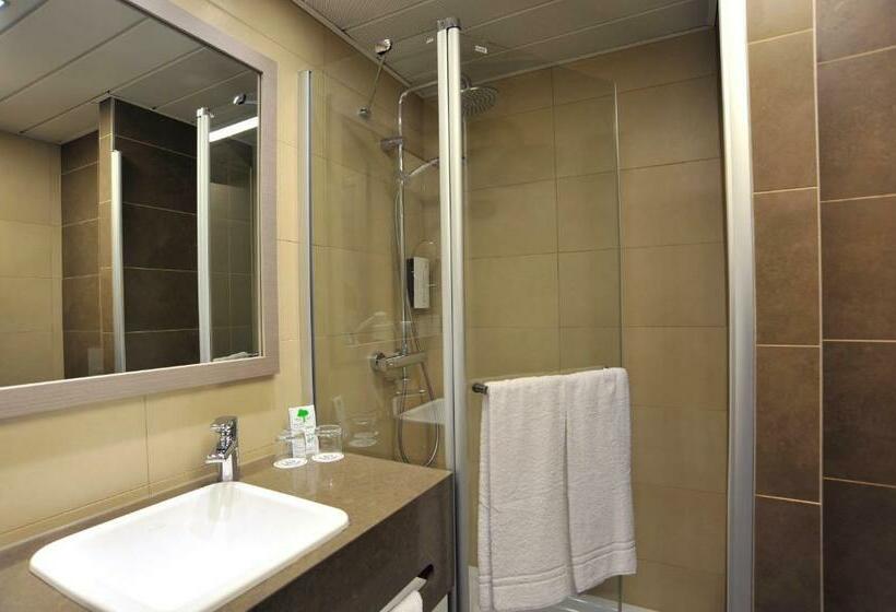 اتاق استاندارد, Golden Tulip Kassel Hotel Reiss
