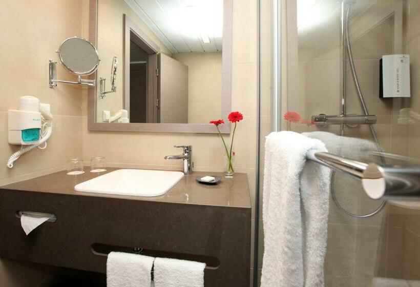 اتاق استاندارد, Golden Tulip Kassel Hotel Reiss