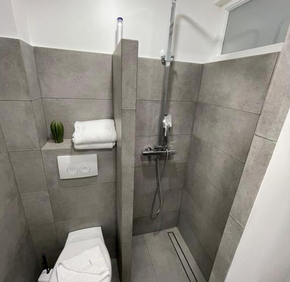 اتاق استاندارد یک نفره, Liberty Hotel Cologne