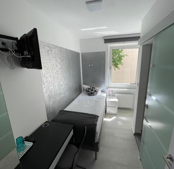 اتاق استاندارد یک نفره, Liberty Hotel Cologne