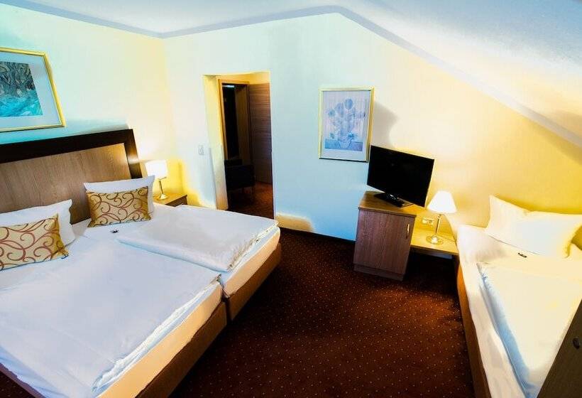 Номер Стандарт Трехместный, & Living Am Wartturm   Hotel & Apartments