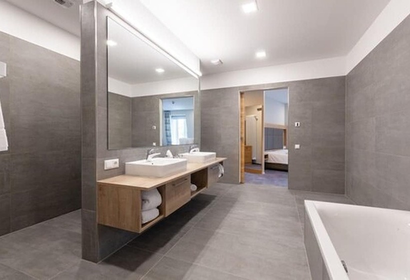 Номер Стандарт, Schwan Und Post Business Quarters