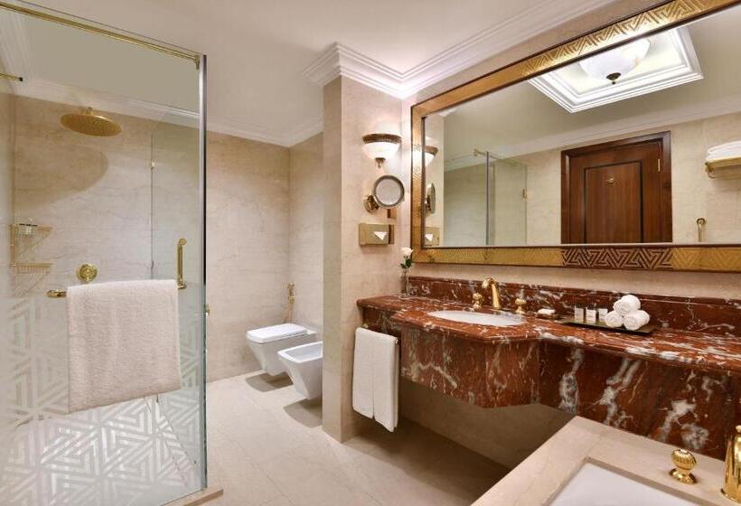 اتاق دلوکس با تخت کینگ و چشم‌انداز, Sheraton Grand Doha Resort & Convention