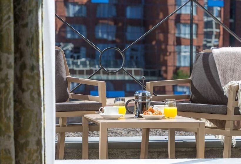 اتاق پریمیوم با بالکن, Conrad Dublin