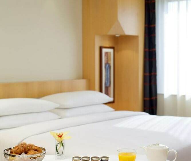 اتاق کلاب, Hyatt Regency Dubai   Corniche