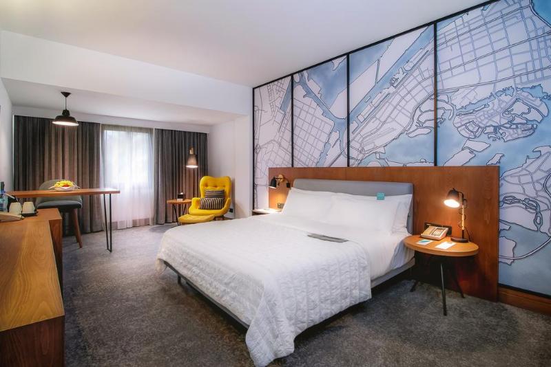 Номер Deluxe Вид на Город, Le Méridien Abu Dhabi