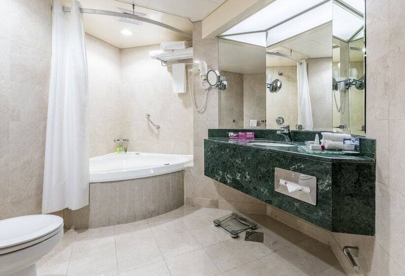 Номер Клуб, Millennium Downtown Abu Dhabi