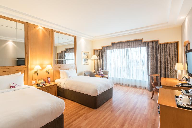 Номер Клуб, Millennium Downtown Abu Dhabi