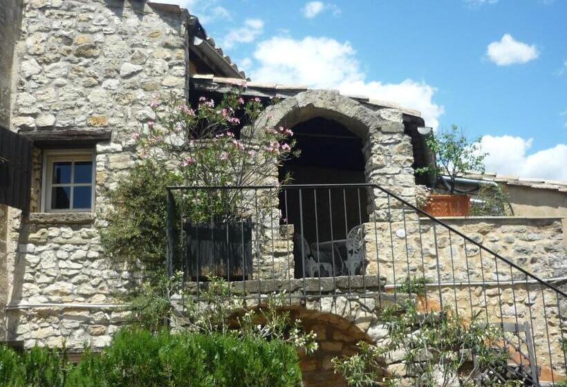 패밀리 룸, Château D Arpaillargues   Teritoria