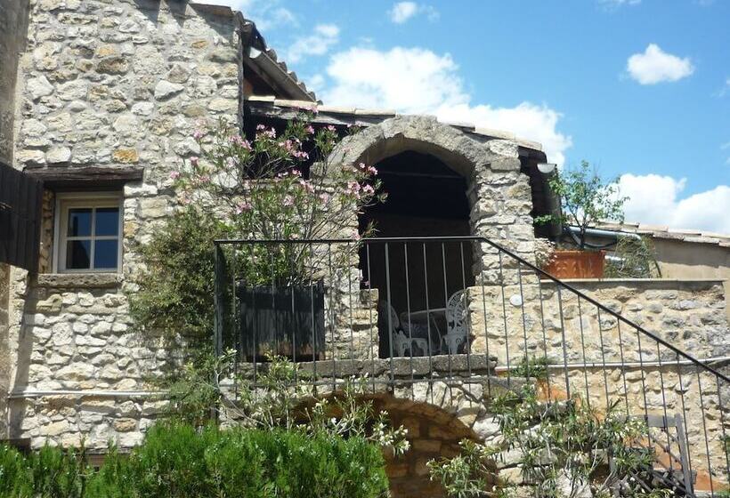 패밀리 룸, Château D Arpaillargues   Teritoria