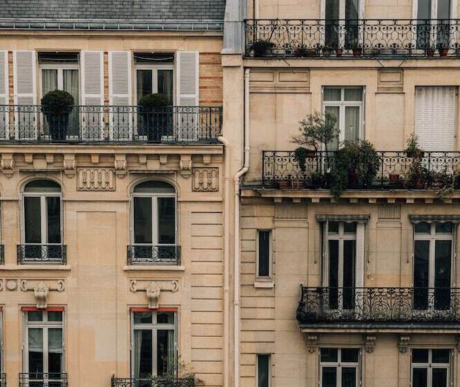 اتاق استاندارد با چشم‌انداز شهر, Miiro Le Grand Hôtel Cayré