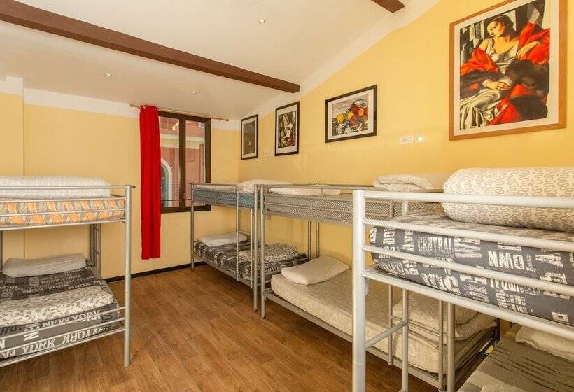 Кровать в Общей Комнате, Villa Saint Exupery Beach Hostel