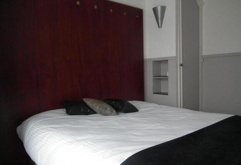 Номер Стандарт Вид на Озеро, Logis Cosy   Hôtel Le Moulin Neuf   Chantonnay
