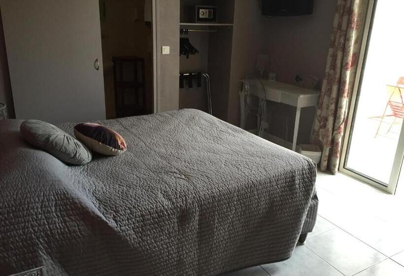 اتاق استاندارد با تراس, Logis Hôtel Le Manoir & Lounge
