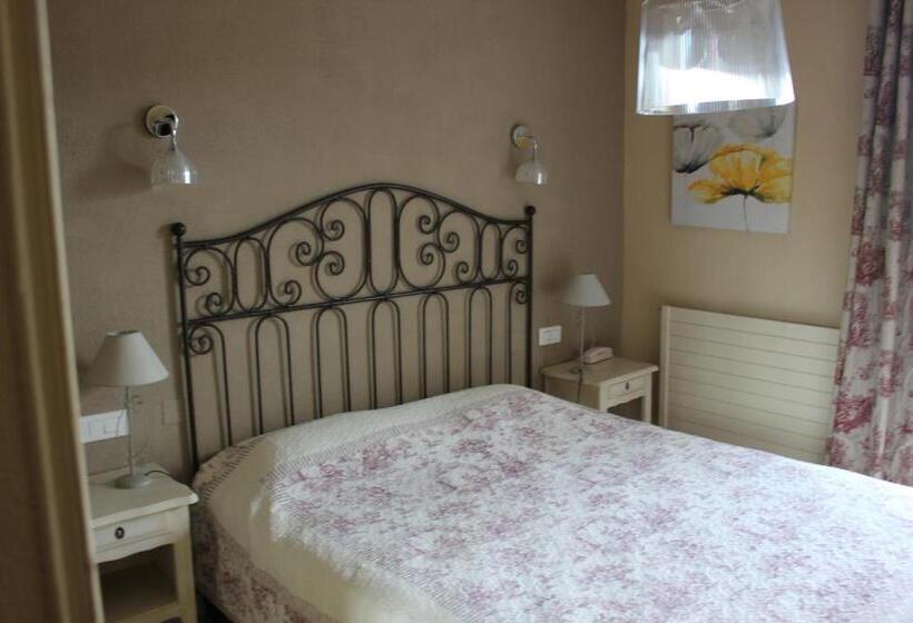 اتاق استاندارد با تراس, Logis Hôtel Le Manoir & Lounge