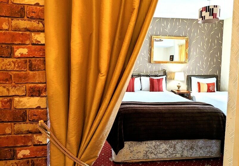 Семейный Номер, Brookside Hotel & Restaurant ,suitable For Solo Travelers, Couples, Families, Groups Education Trips