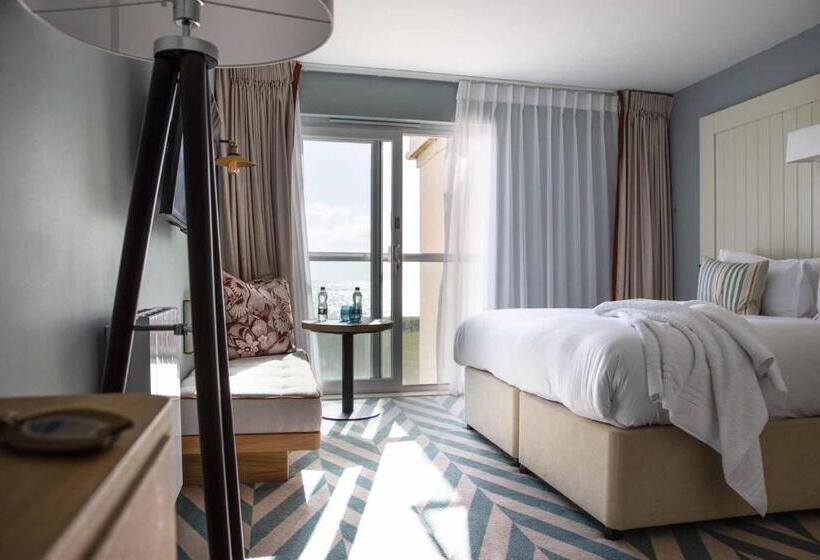 适合残疾人士使用的带超级大床的标准间, The Relais Cooden Beach