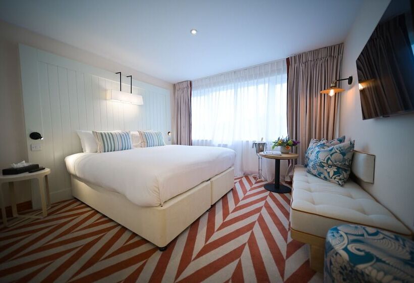 家庭间, The Relais Cooden Beach