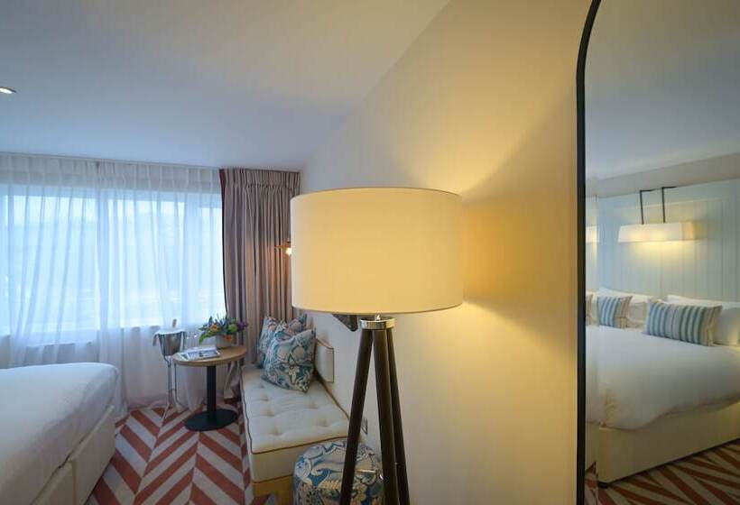 家庭间, The Relais Cooden Beach
