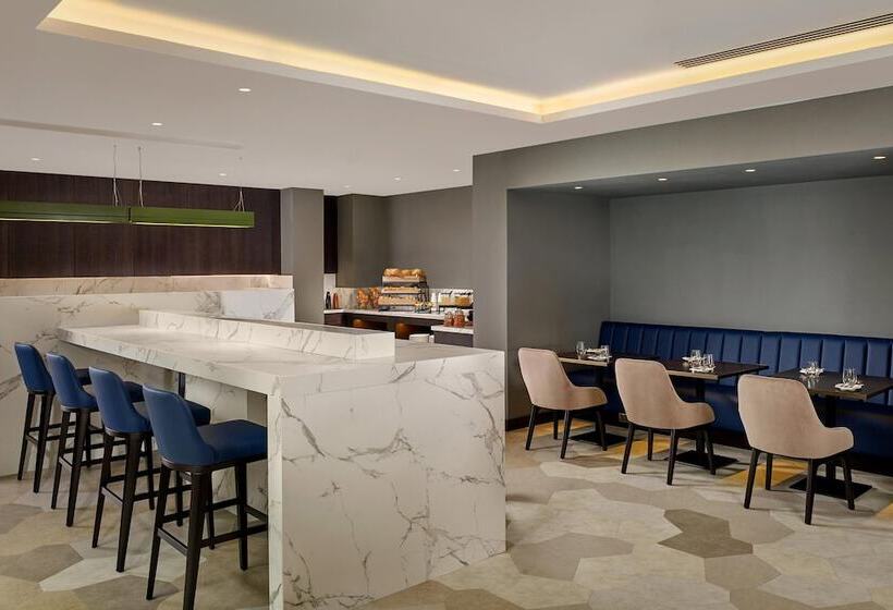 اتاق کلاب, Sheraton Grand Hotel & Spa