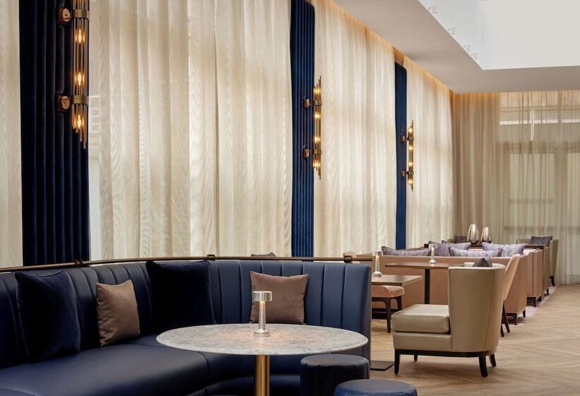 اتاق کلاب, Sheraton Grand Hotel & Spa
