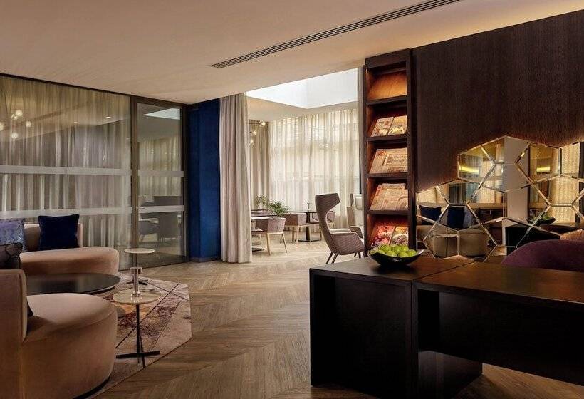 اتاق کلاب, Sheraton Grand Hotel & Spa