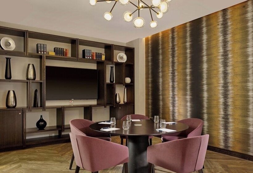 اتاق کلاب, Sheraton Grand Hotel & Spa