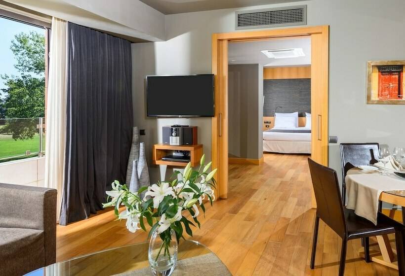 豪华套房, Alexander Beach Hotel & Spa