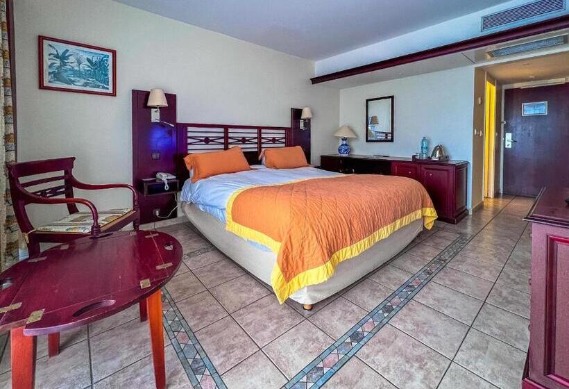 اتاق استاندارد با چشم‌انداز باغ, Auberge De La Vieille Tour
