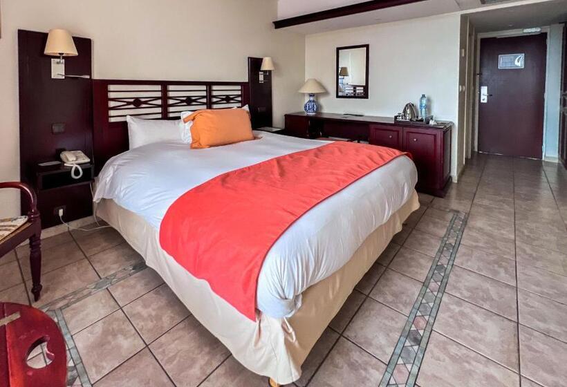 اتاق استاندارد با چشم‌انداز باغ, Auberge De La Vieille Tour
