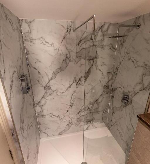 Номер Стандарт, Mercure Milton Keynes