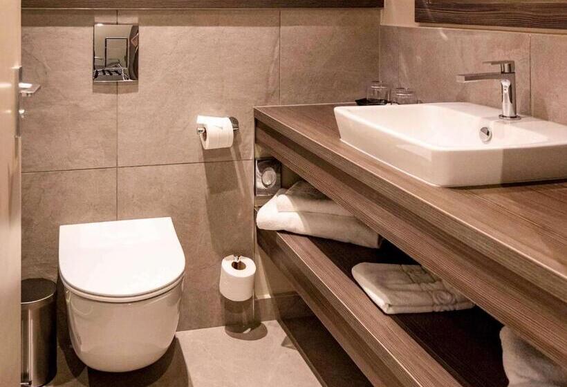 Quarto Prestige, Mercure Milton Keynes