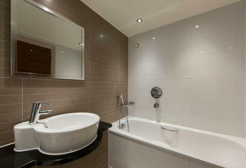 Номер Стандарт, Thistle London Trafalgar Square