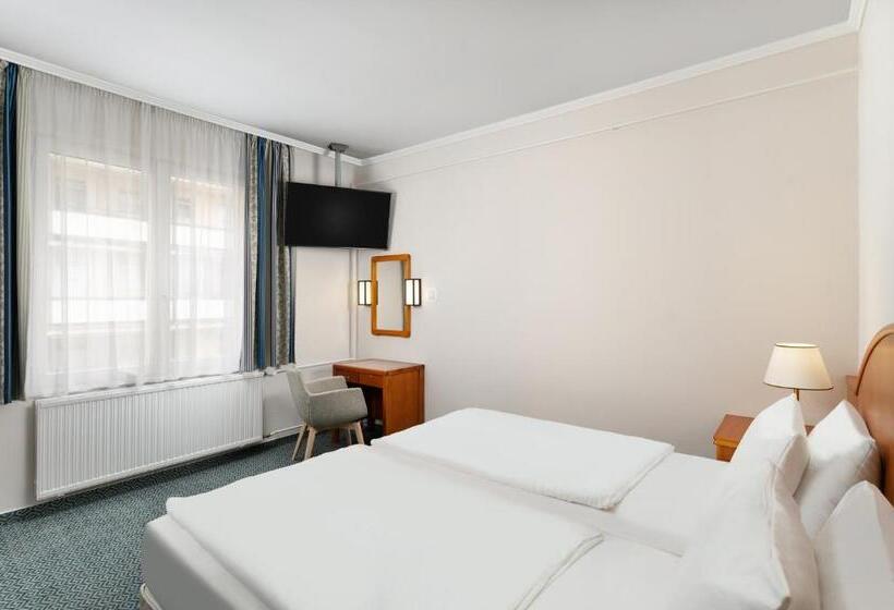 سوییت جونیور, Danubius Hotel Raba