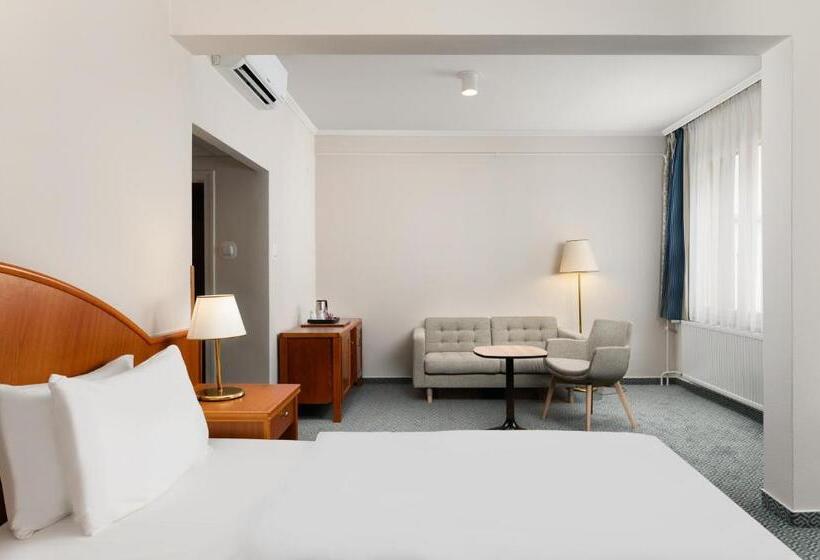 سوییت جونیور, Danubius Hotel Raba