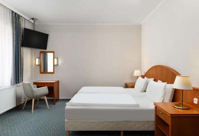 سوییت جونیور, Danubius Hotel Raba