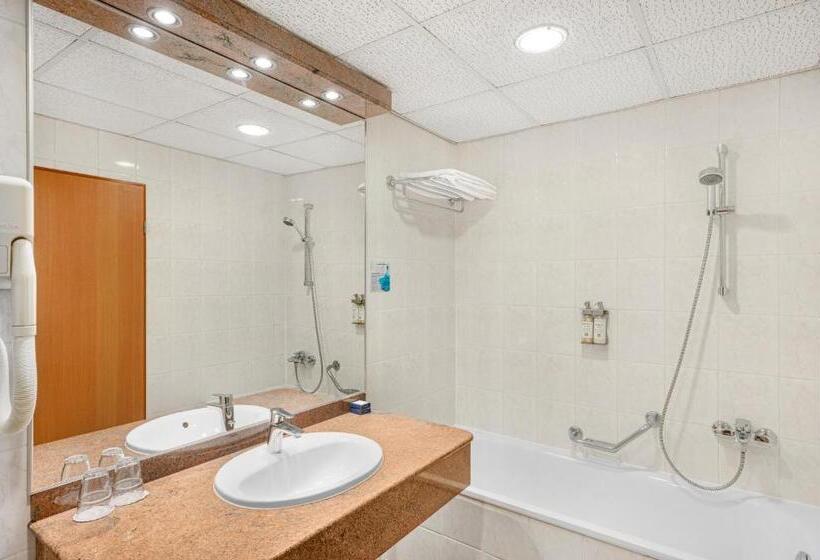 سوییت, Danubius Hotel Raba