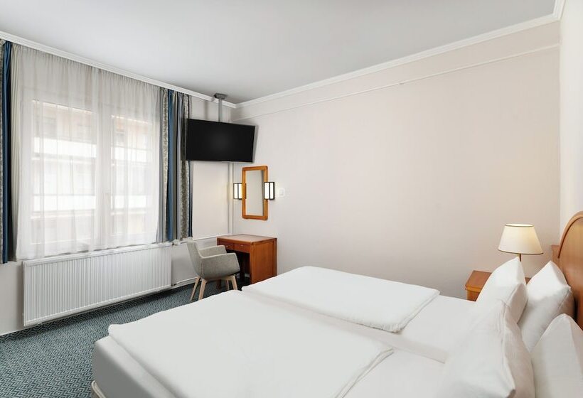 سوییت جونیور, Danubius Hotel Raba