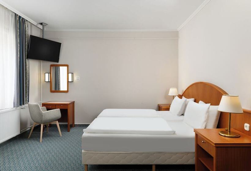 سوییت جونیور, Danubius Hotel Raba