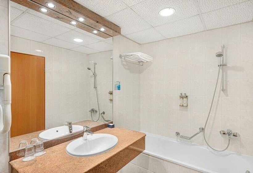 سوییت, Danubius Hotel Raba