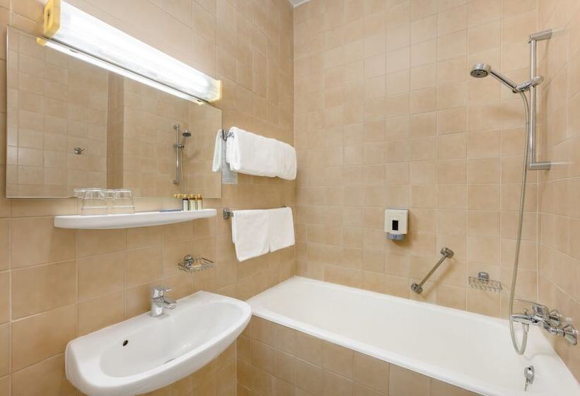 اتاق سوپریور یک تخته, Danubius Hotel Raba