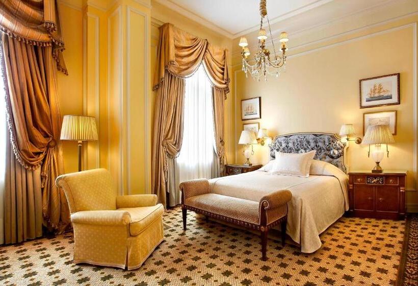 اتاق دلوکس با تخت کینگ و چشمانداز شهر, Grande Bretagne, A Luxury Collection Hotel, Athens
