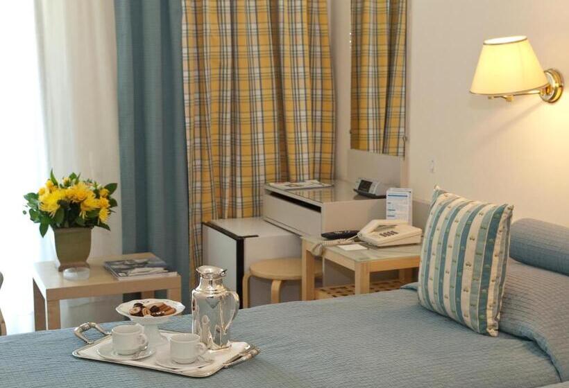 Номер Стандарт Трехместный, The Park Hotel Piraeus