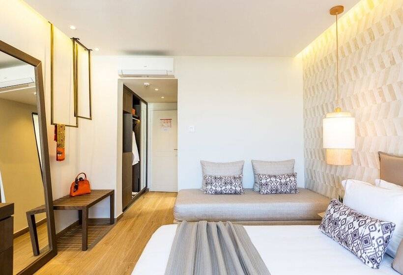 Номер Superior Вид на Бассейн, Theartemis Palace