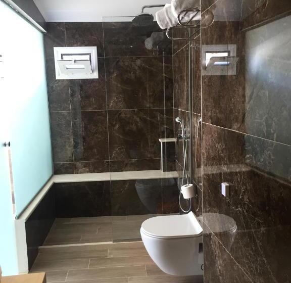 اتاق استاندارد سه نفره, Voula