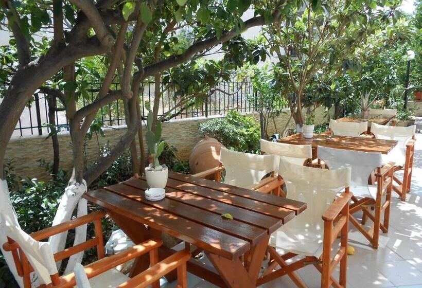 آپارتمان 1 خوابه همکف, Voula