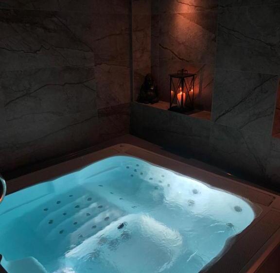 اتاق لوکس با بالکن, Du Lac & Spa