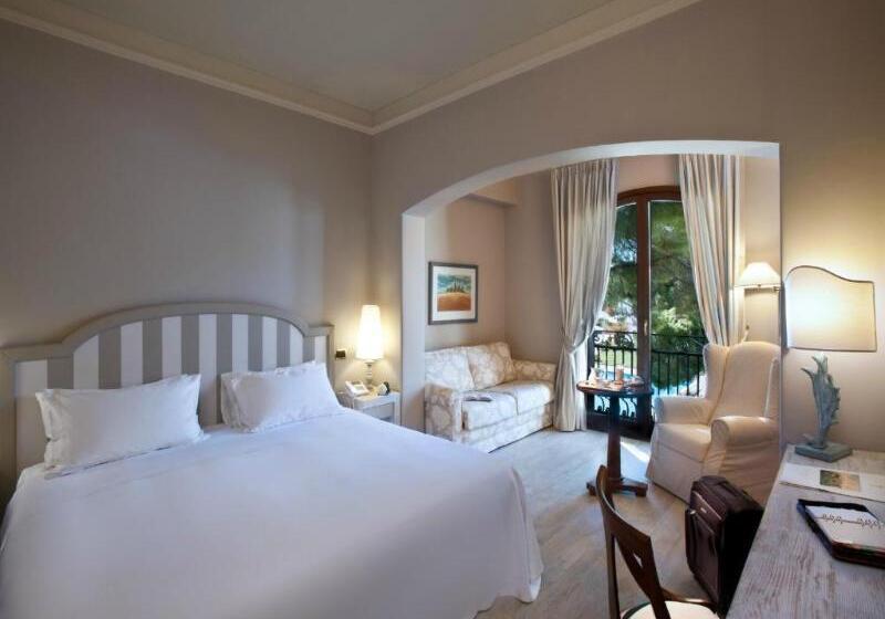 اتاق سوپریور با چشم‌انداز دریا, Grand Hotel Baia Verde