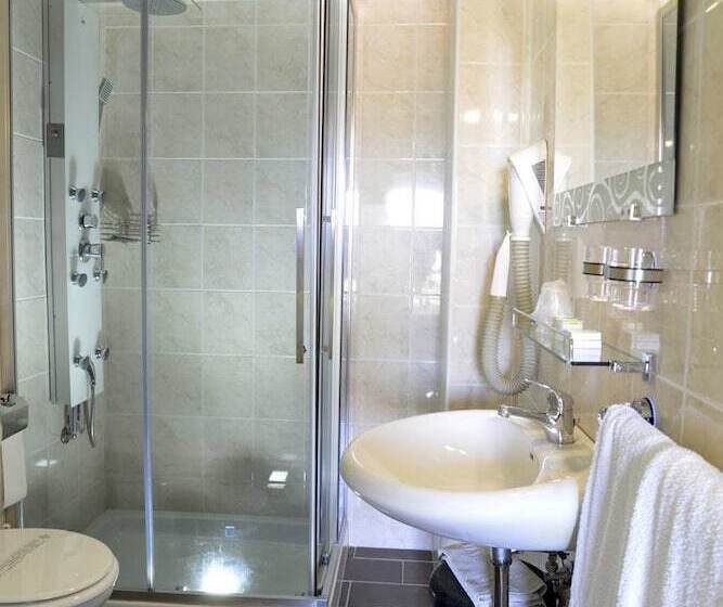 اتاق استاندارد چهارنفره با بالکن, La Margherita & Spa