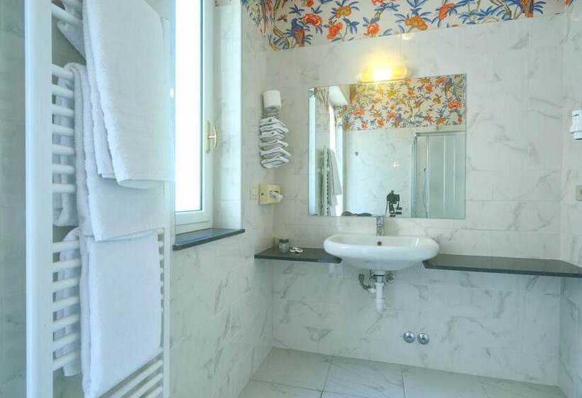 اتاق اساندارد با چشم‌انداز جانبی به دریا, Majestic By Lvg Hotel Collection